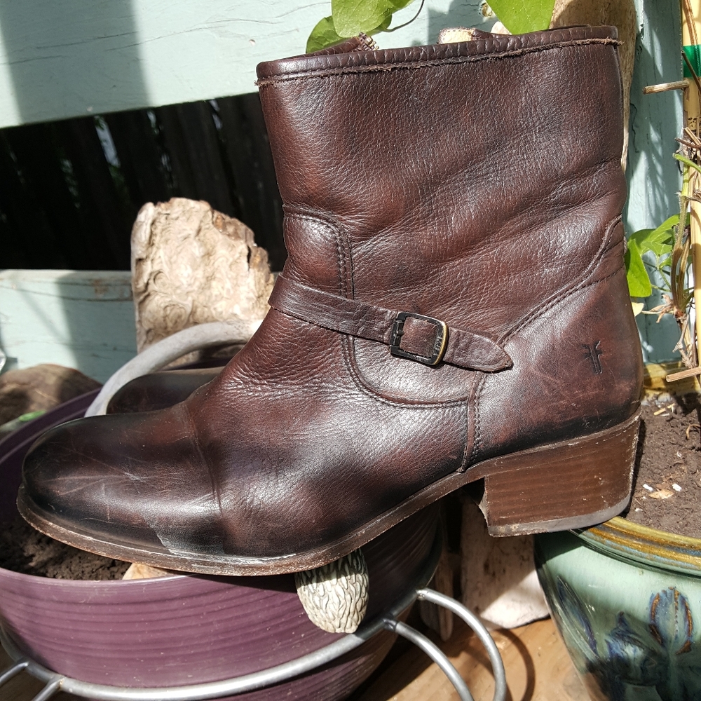 Frye Lynn strap boot